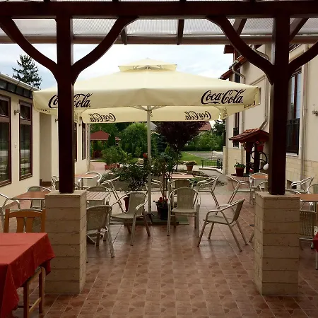 Hotel Meggyes